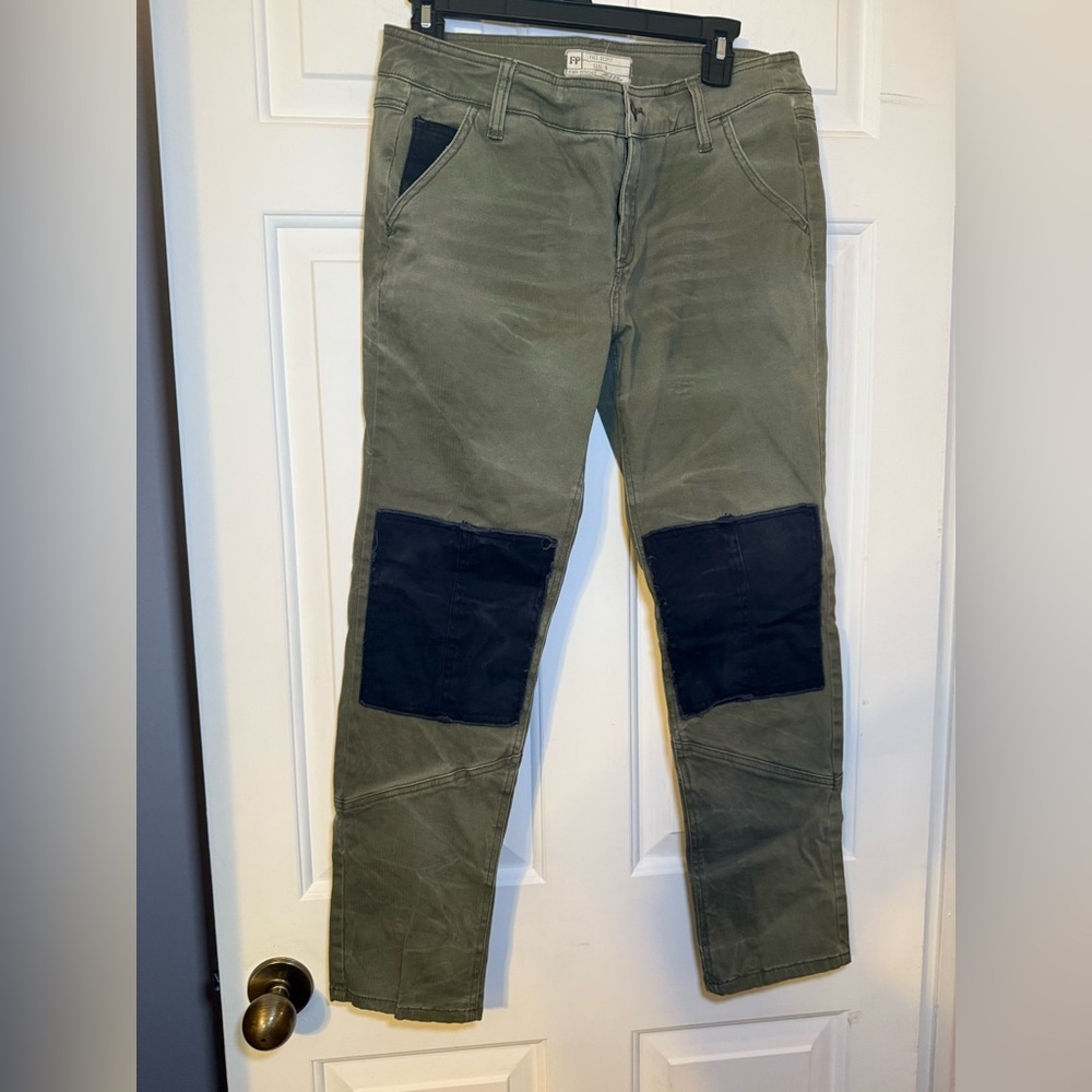 Free People Khaki Green Distressed Cargo Knee Patch Jeans Sz 6 High Rise Boho